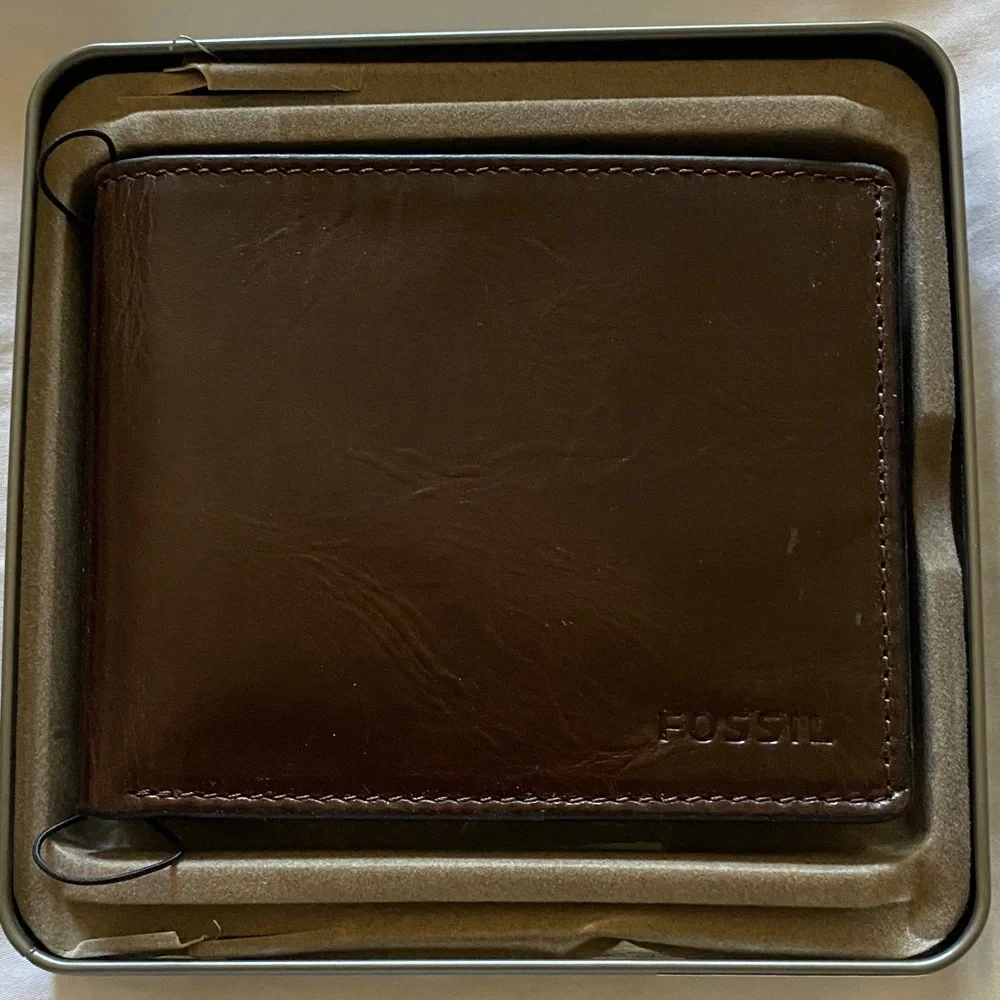 Fossil Men's Dark Brown Leather Bifold Wallet